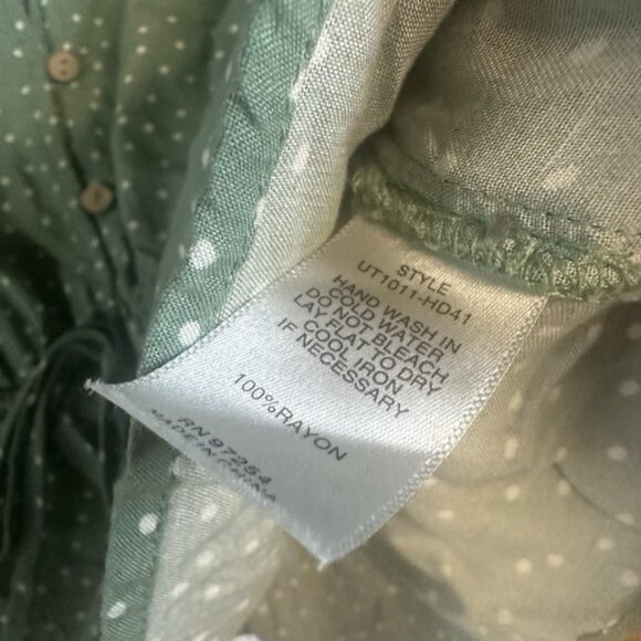 One Clothing Womens Small Blouse Green With Poka Dots Vneck Short Sleeve Rayon - Picture 4 of 4
